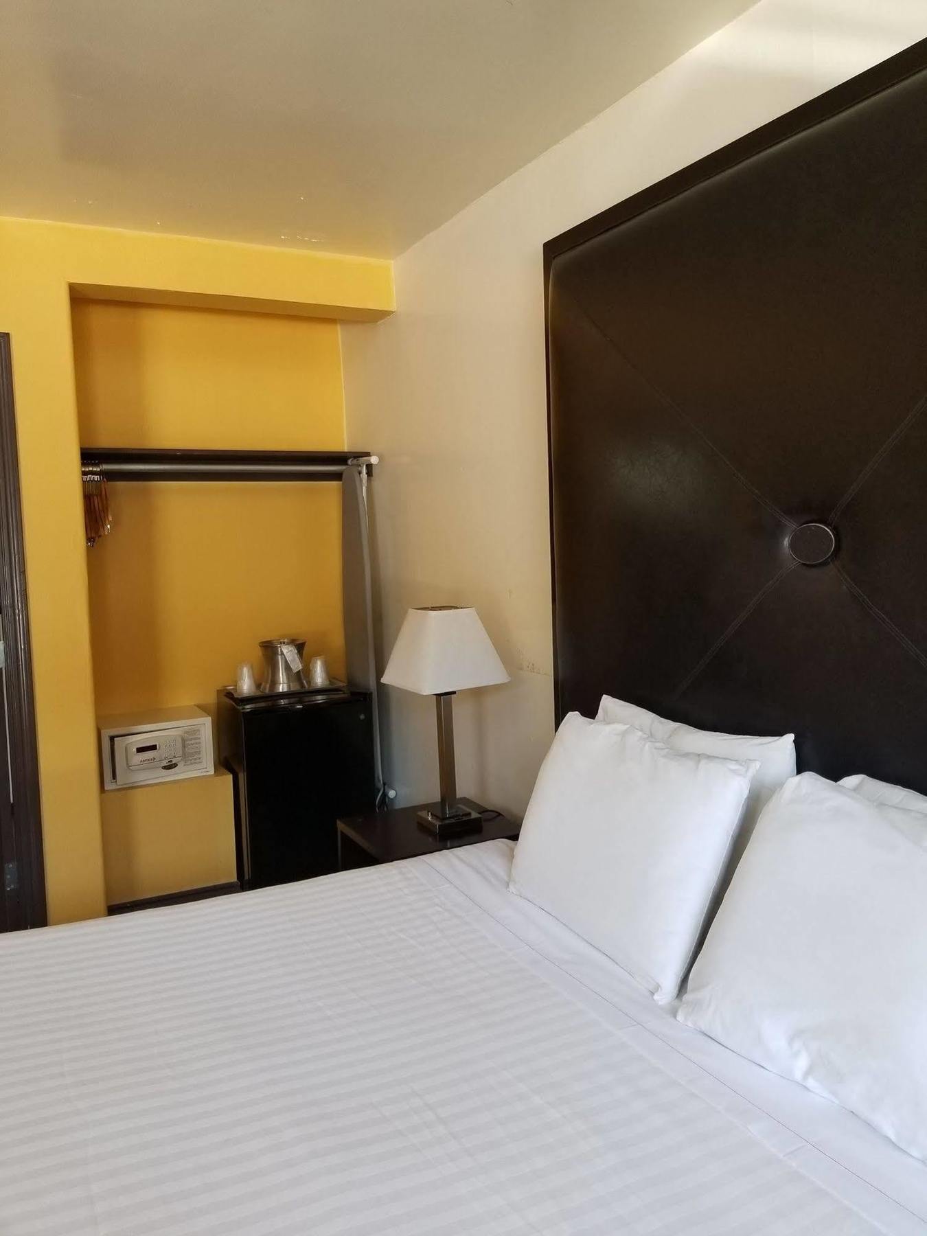Casa Bella Downtown La Motel
