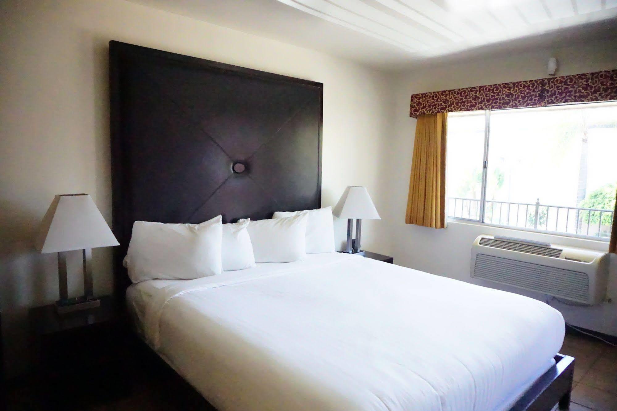 Casa Bella Downtown La Motel