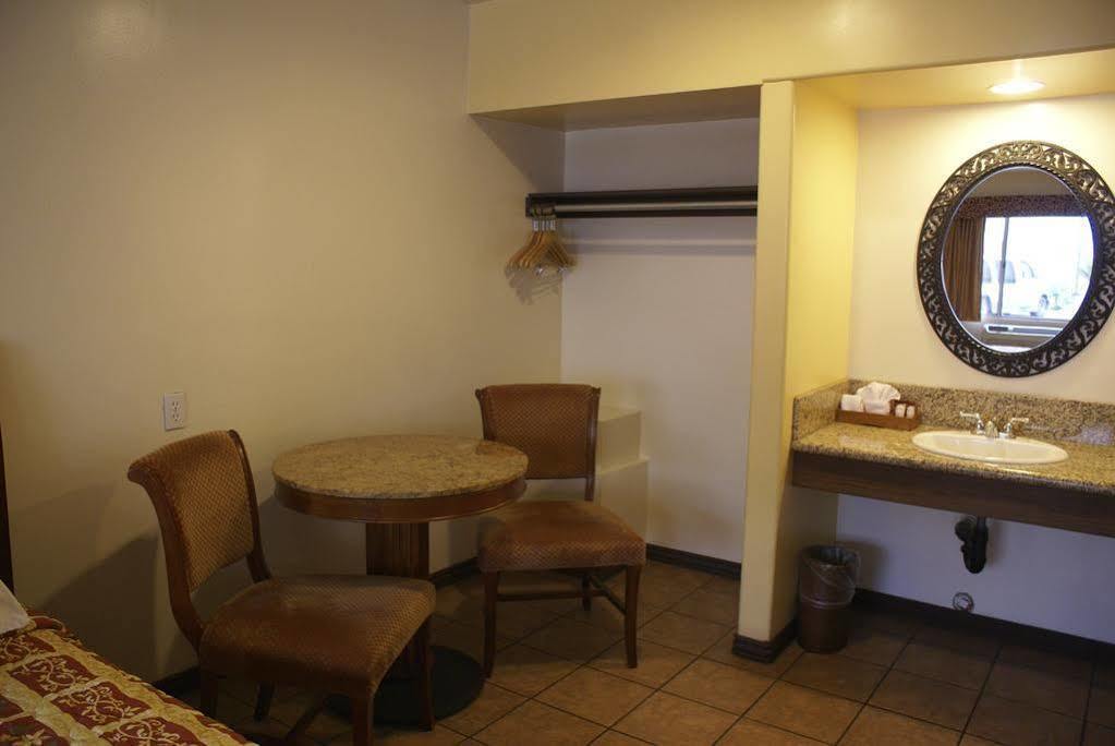 Casa Bella Downtown La Motel 2*
