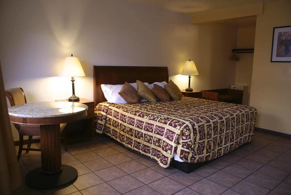 Casa Bella Downtown La 2*